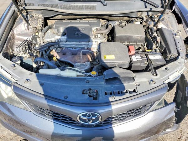 2013 TOYOTA CAMRY — Engine bay