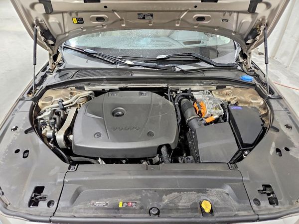2024 VOLVO S90 — Engine bay