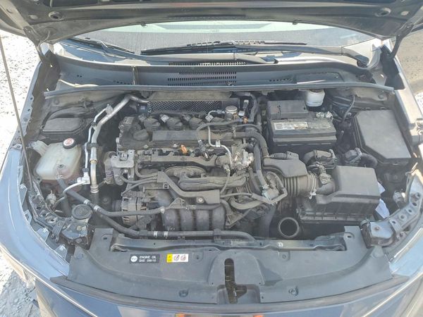 2020 TOYOTA COROLLA SE, CVT — Engine bay