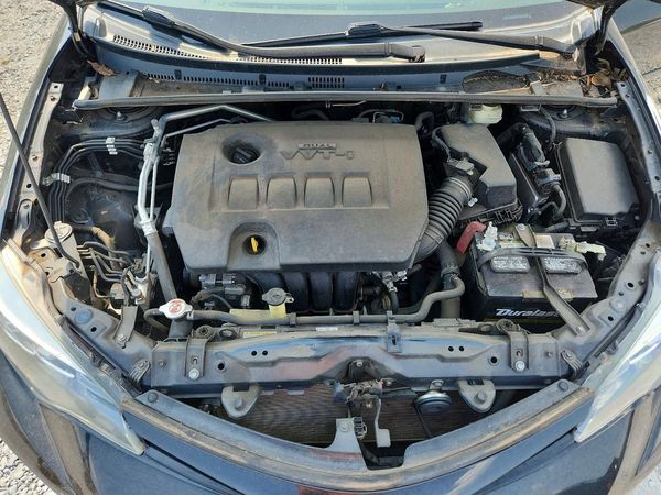 2017 TOYOTA COROLLA — Engine bay