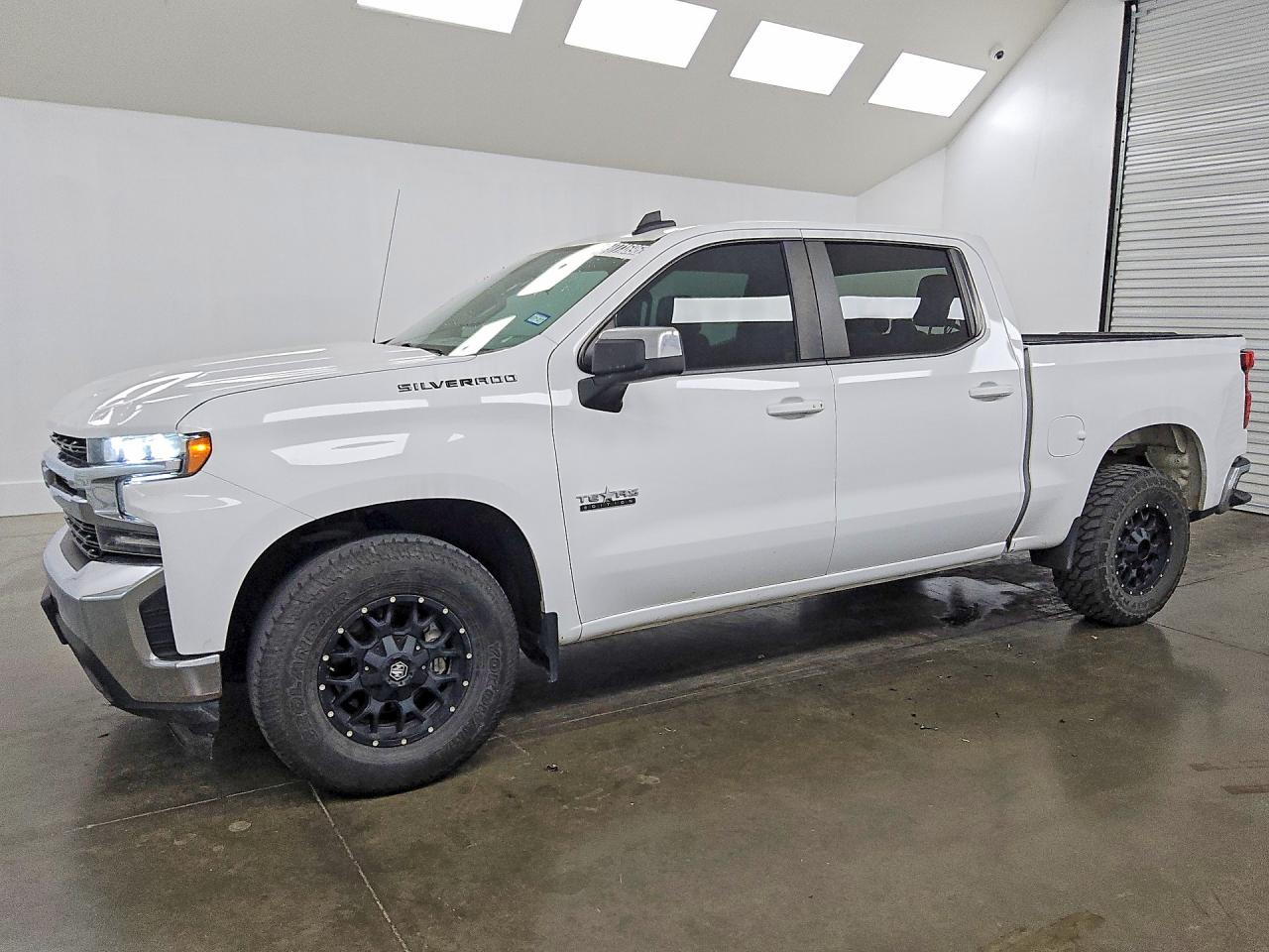2021 CHEVROLET SILVERADO LT — Front 3/4