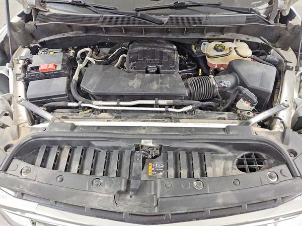 2021 CHEVROLET SILVERADO LT — Engine bay