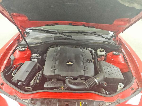 2014 CHEVROLET CAMARO 2LS — Engine bay