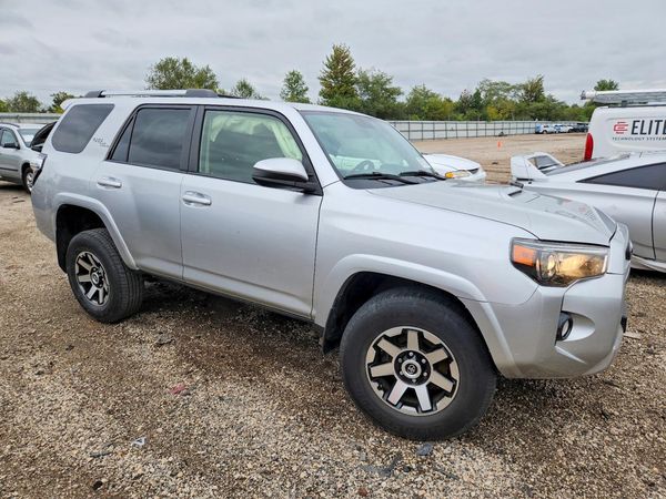 2018 TOYOTA 4RUNNER — Passenger 3/4