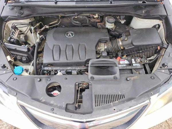 2014 ACURA RDX Technology Package — Engine bay