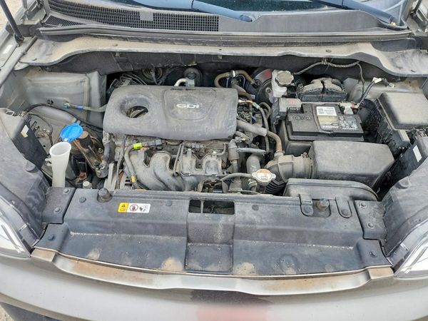 2017 KIA SOUL — Engine bay