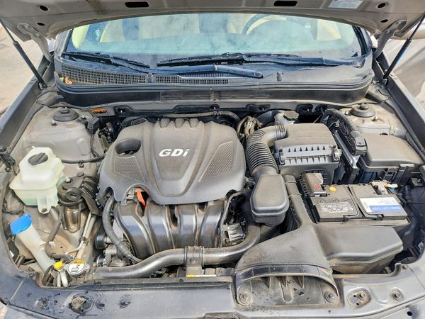 2014 HYUNDAI SONATA GLS/ GLS Popular — Engine bay