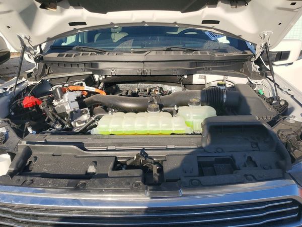 2026 FORD F150 Platinum — Engine bay