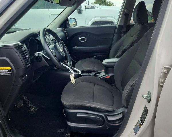 2014 KIA SOUL GL(BASE) — DENT