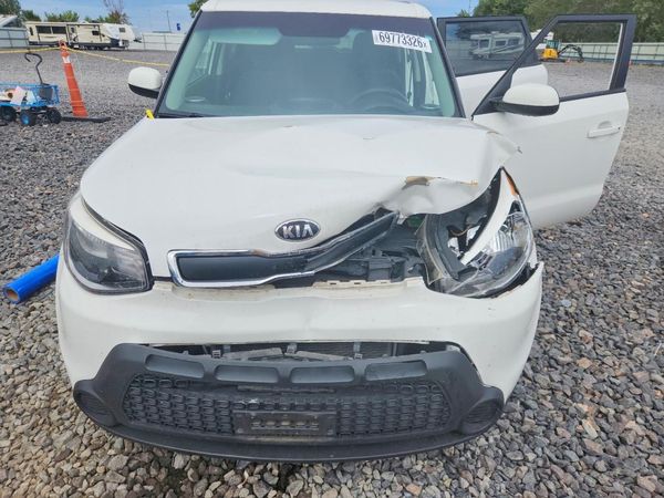 2014 KIA SOUL GL(BASE) — Engine bay