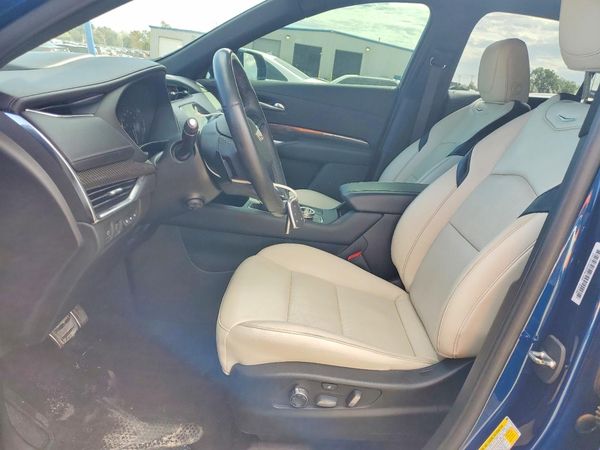 2019 CADILLAC XT4 Sport — DENT