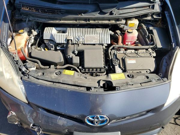 2013 TOYOTA PRIUS — Engine bay