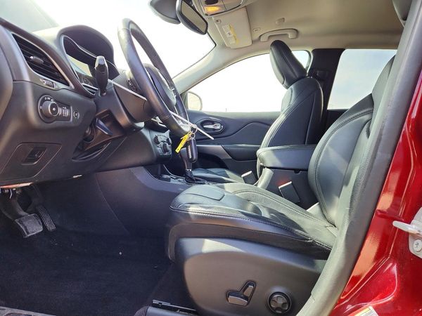 2019 JEEP CHEROKEE Limited — DENT