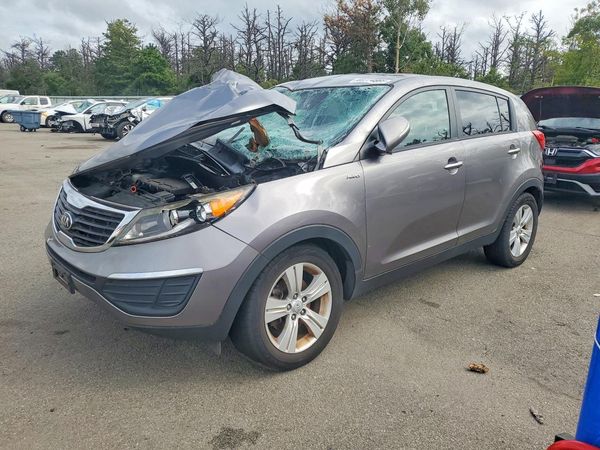 2013 KIA SPORTAGE LX — Front 3/4