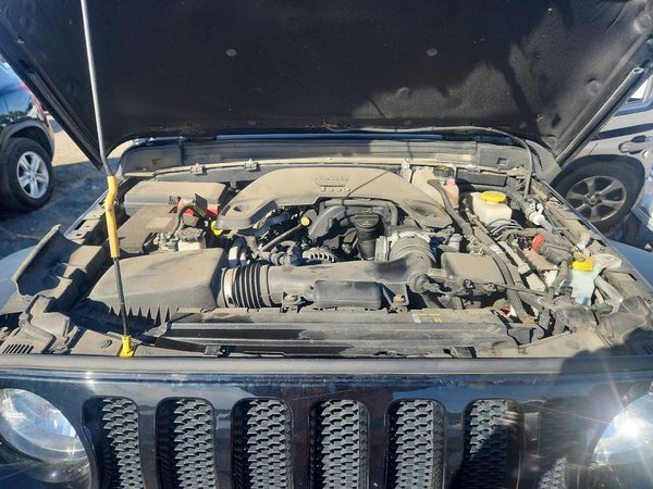 2020 JEEP WRANGLER UNLIMITED Unlimited Sport — Engine bay