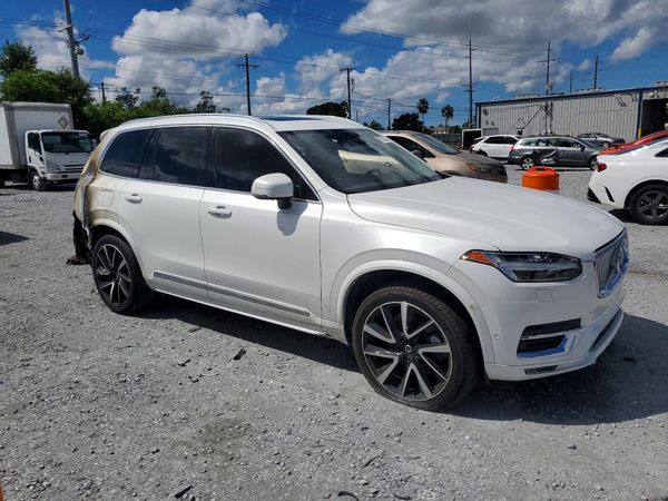 2024 VOLVO XC90 Plus Bright — Passenger 3/4