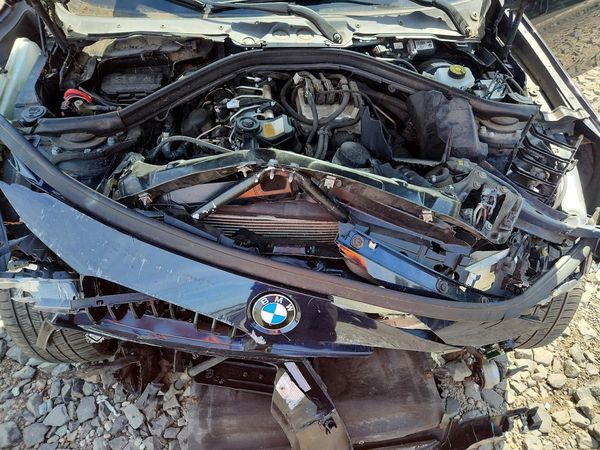 2016 BMW 3 SERIES xDrive — Engine bay