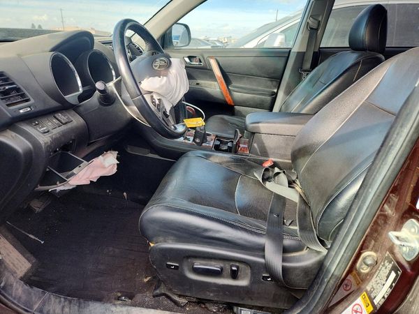 2013 TOYOTA HIGHLANDER Base/Hybrid — DENT