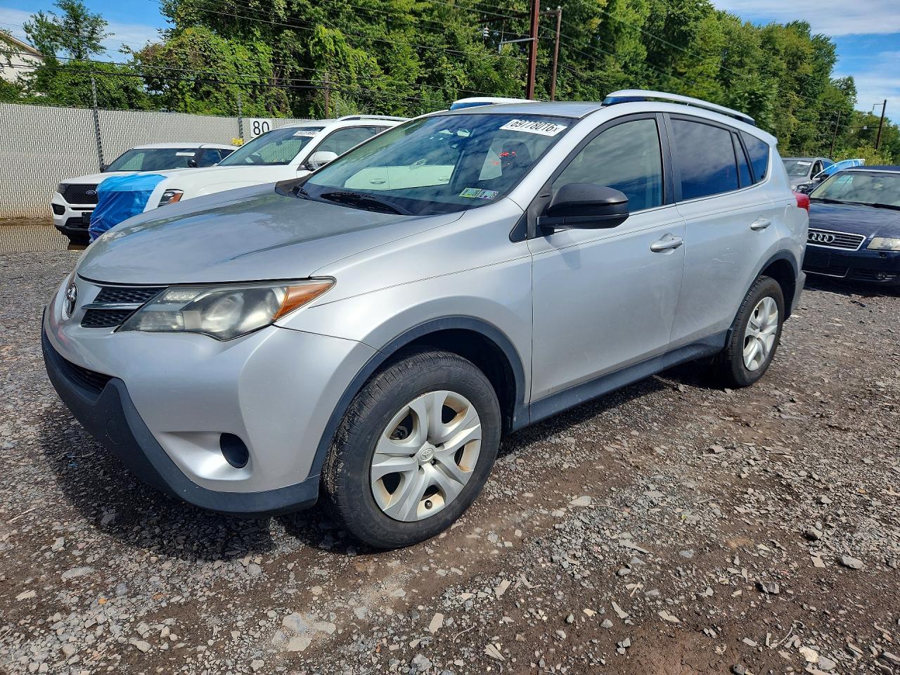 2013 TOYOTA RAV4 Standard — Front 3/4