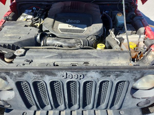 2014 JEEP WRANGLER Sahara — Engine bay