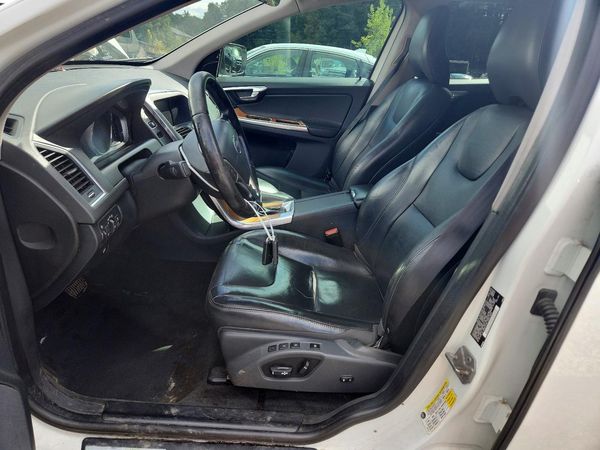 2017 VOLVO XC60 Inscription — DENT