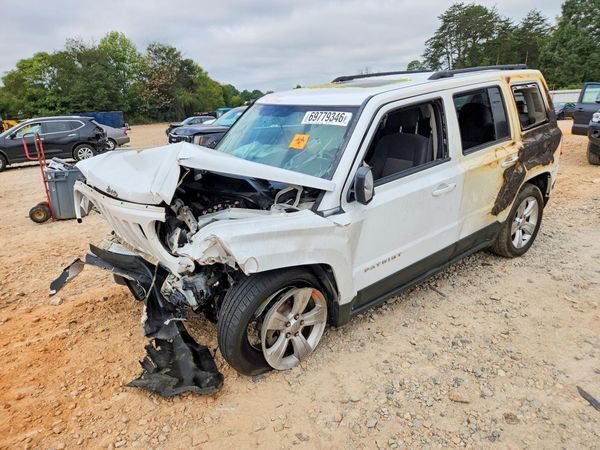 2015 JEEP PATRIOT Latitude — Front 3/4