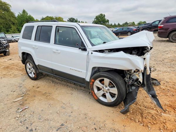 2015 JEEP PATRIOT Latitude — Passenger 3/4