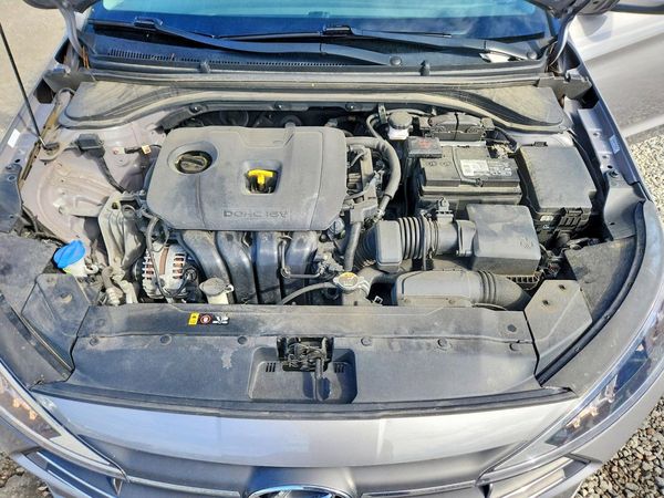 2020 HYUNDAI ELANTRA — Engine bay