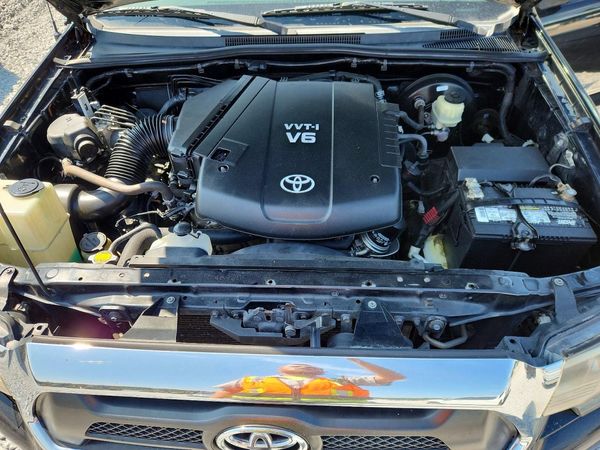 2015 TOYOTA TACOMA Delux Grade — Engine bay