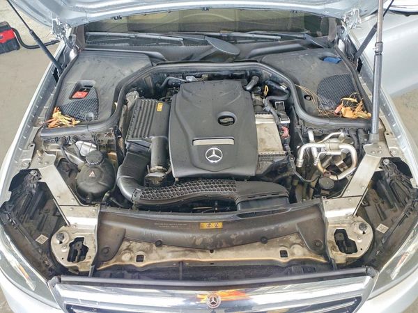 2019 MERCEDES-BENZ E-CLASS E300 — Engine bay