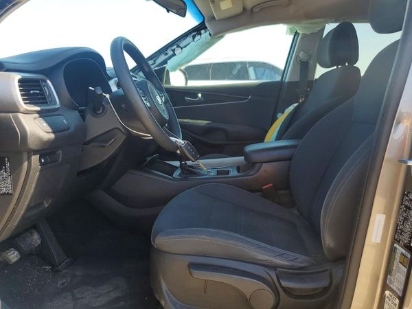2016 KIA SORENTO — DENT