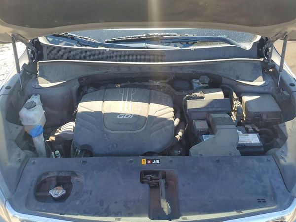 2016 KIA SORENTO — Engine bay