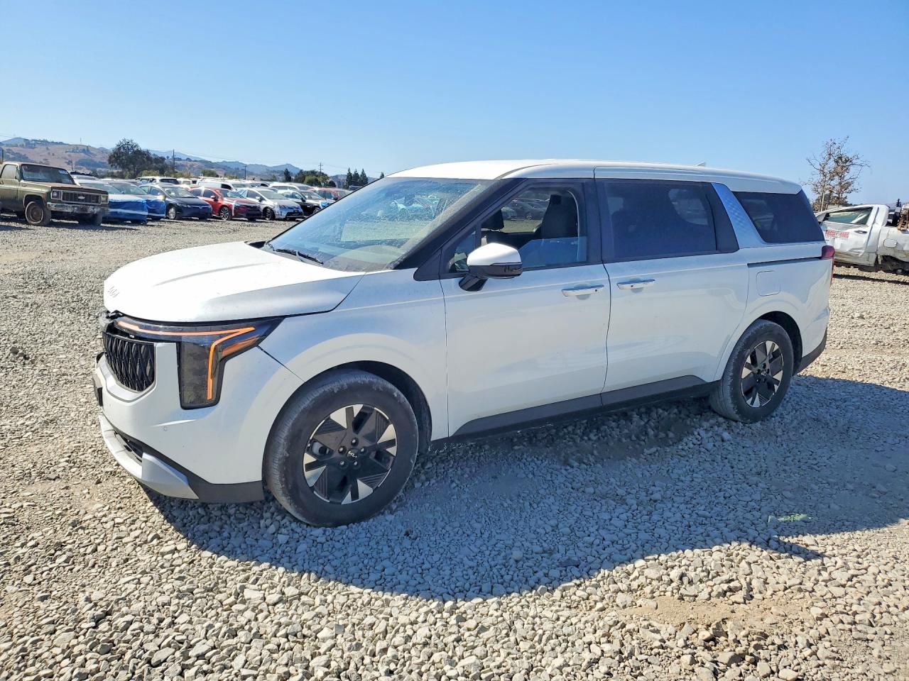 2026 KIA CARNIVAL — Front 3/4