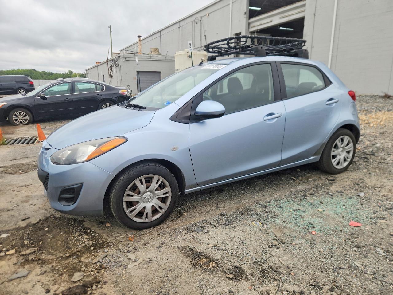 2013 MAZDA MAZDA2 Sport/GX — Front 3/4