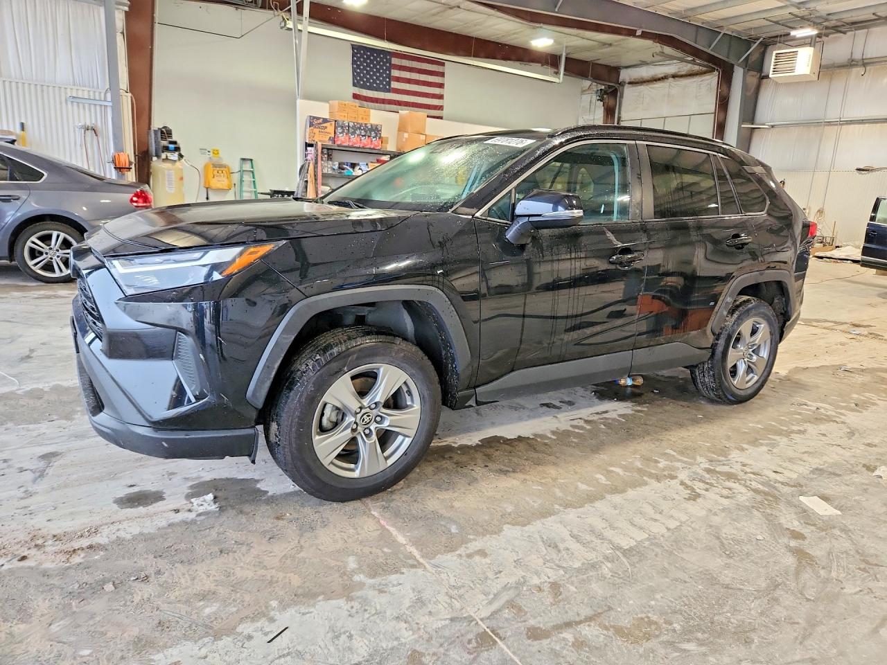 2023 TOYOTA RAV4 XLE — Front 3/4