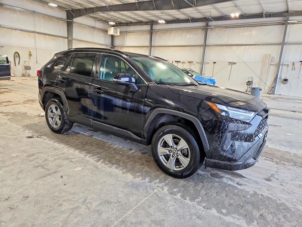 2023 TOYOTA RAV4 XLE — Passenger 3/4