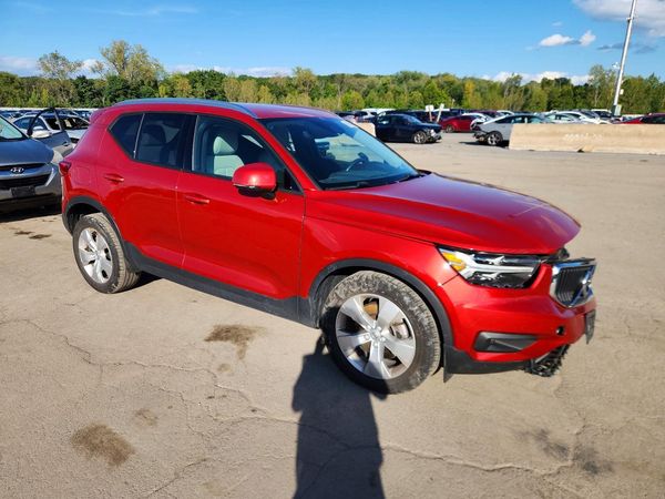 2021 VOLVO XC40 — Passenger 3/4