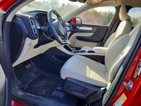 2021 VOLVO XC40 — DENT