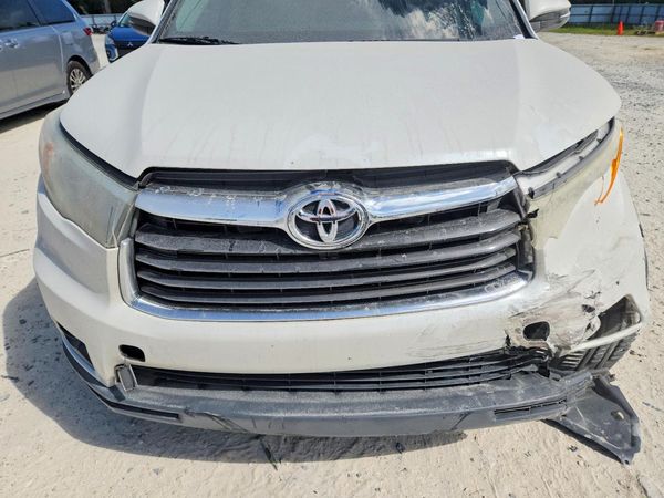 2015 TOYOTA HIGHLANDER Base/Hybrid — Engine bay