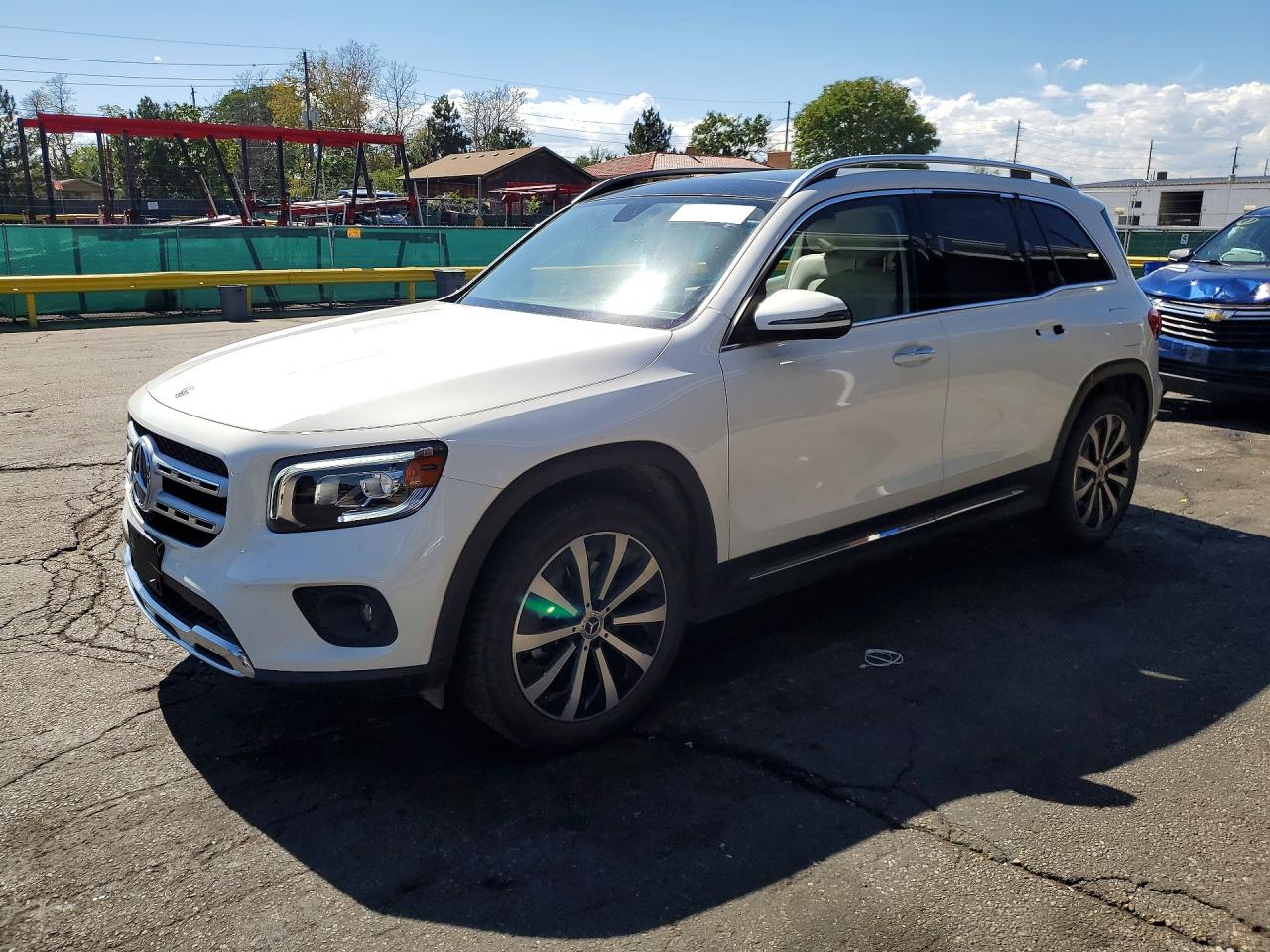 2022 MERCEDES-BENZ GLB GLB250 / GLB250 4MATIC — Front 3/4