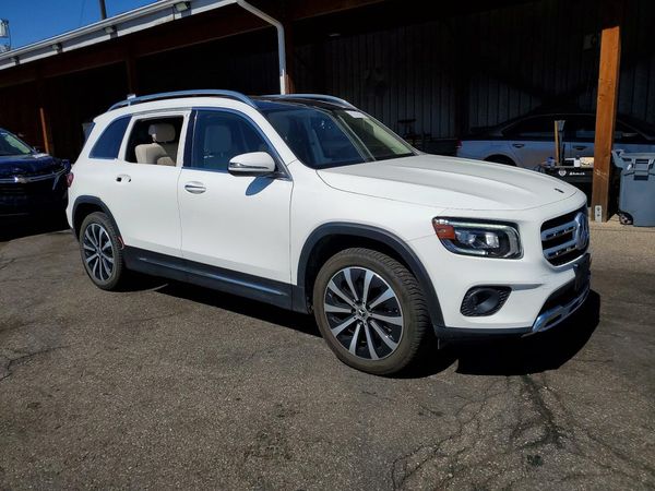 2022 MERCEDES-BENZ GLB GLB250 / GLB250 4MATIC — Passenger 3/4