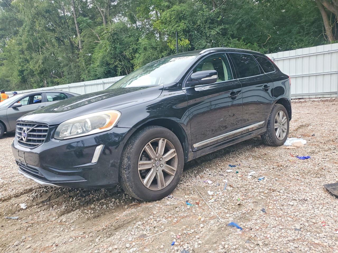 2017 VOLVO XC60 Inscription — Front 3/4