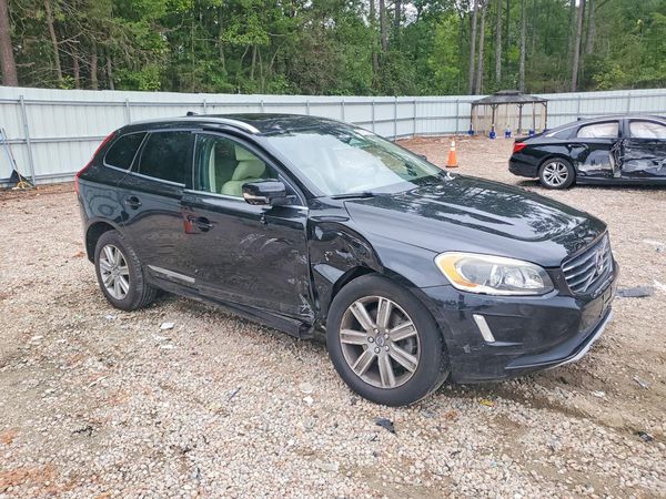 2017 VOLVO XC60 Inscription — Passenger 3/4