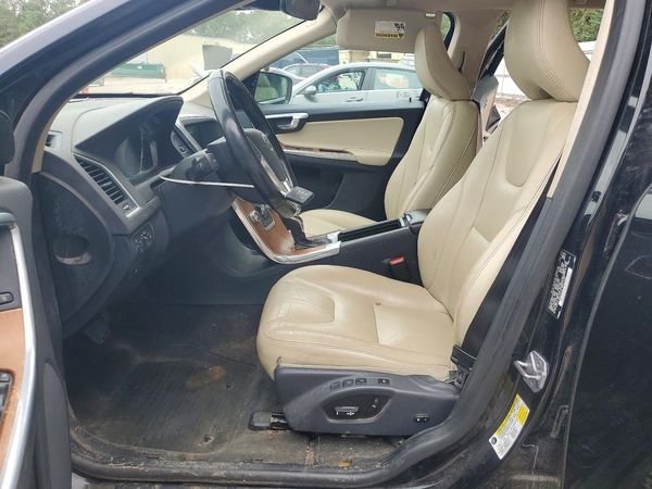 2017 VOLVO XC60 Inscription — DENT