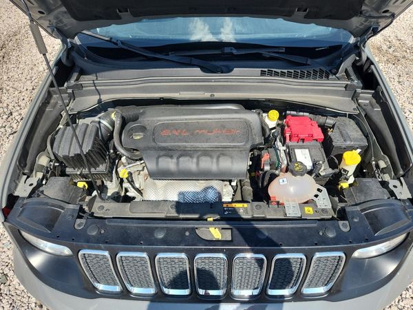 2021 JEEP RENEGADE Latitude — Engine bay