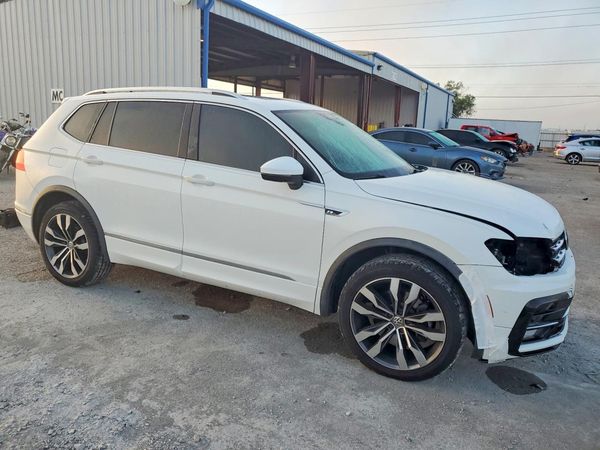 2018 VOLKSWAGEN TIGUAN SEL Premium — Passenger 3/4