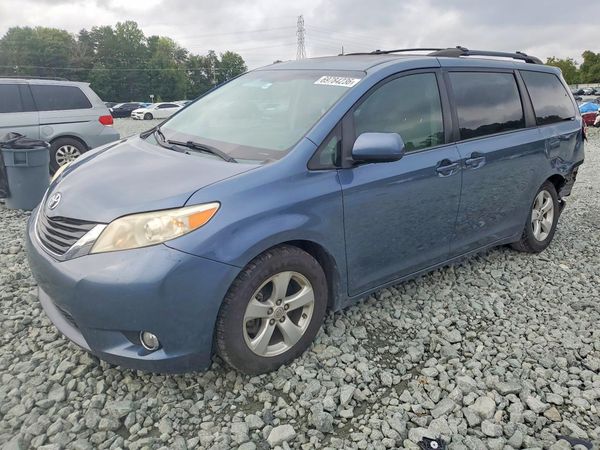 2014 TOYOTA SIENNA — DSFA — Front 3/4