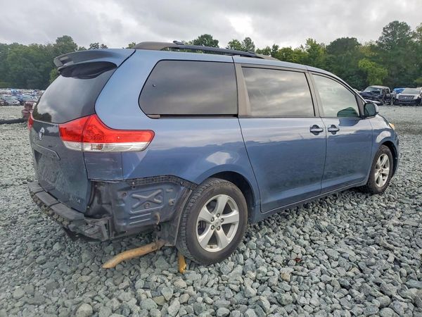 2014 TOYOTA SIENNA — PSRA