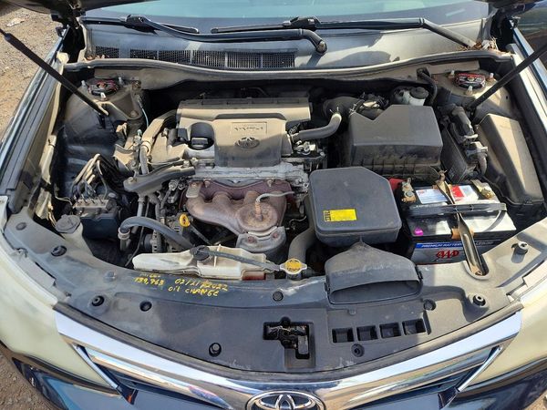 2012 TOYOTA CAMRY — Engine bay