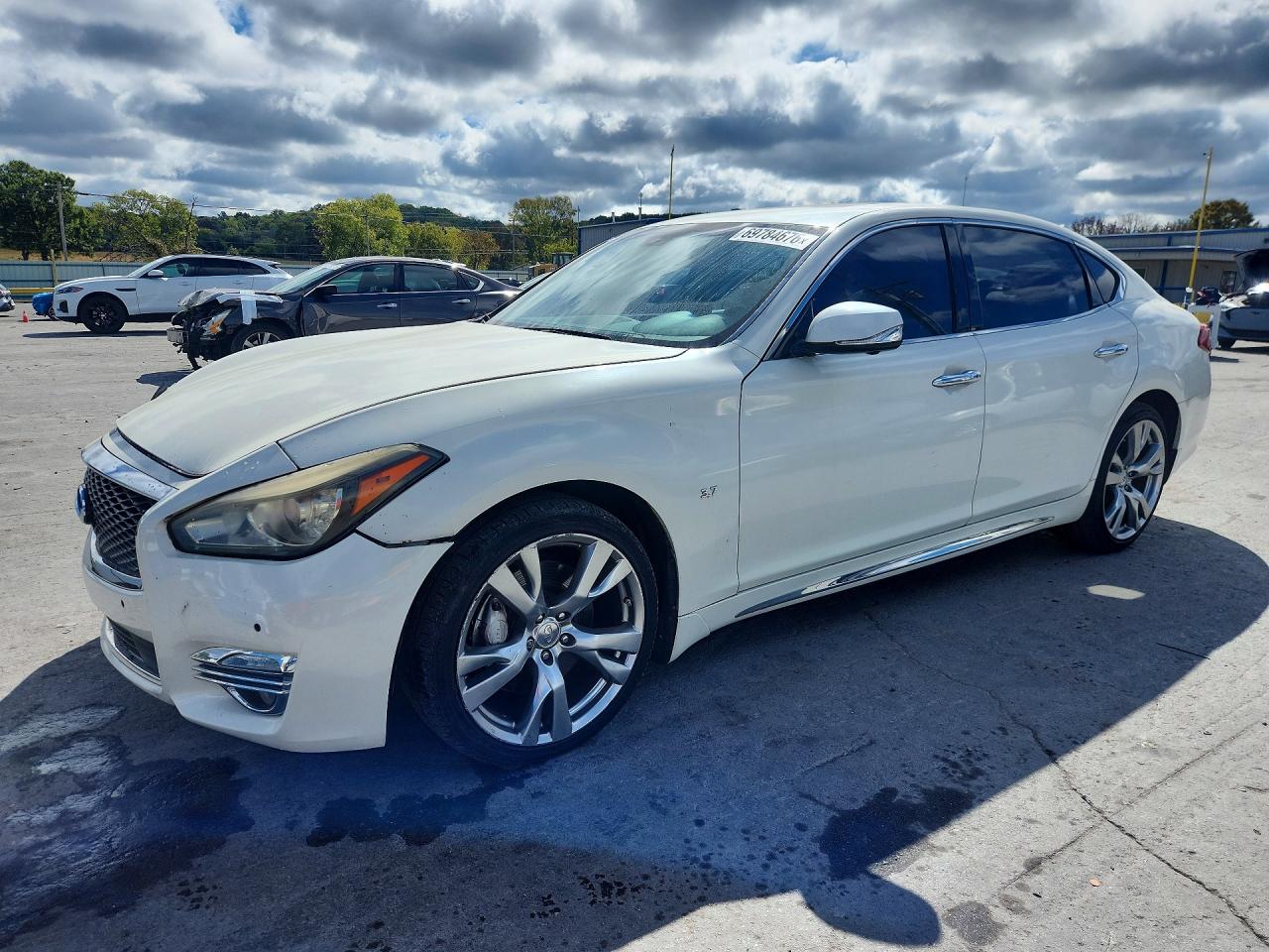 2017 INFINITI Q70L — Front 3/4